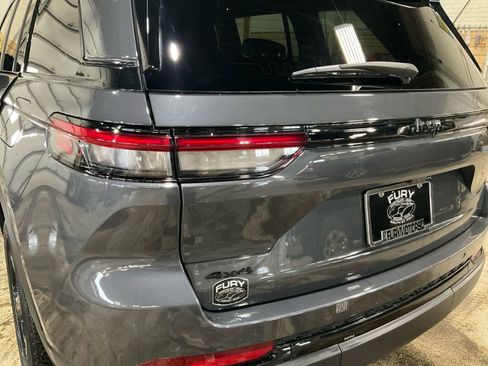 Used 2023 Jeep Grand Cherokee Altitude image 23