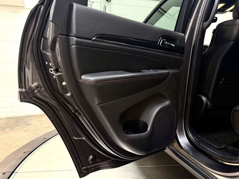 Used 2020 Jeep Grand Cherokee Trailhawk w/ Trailhawk Luxury Group AWD/4WD image 16