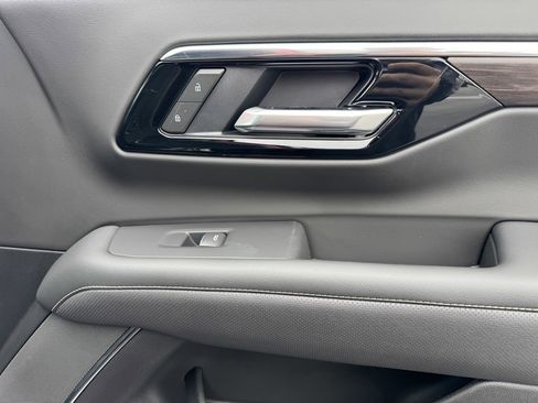 New 2026 Chevrolet Suburban Premier image 11