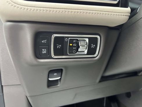 Certified 2022 Lincoln Nautilus Reserve image 26