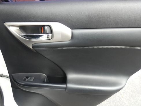 Used 2015 Lexus CT 200h image 46