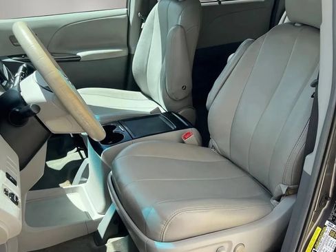 Used 2013 Toyota Sienna LE FWD image 18