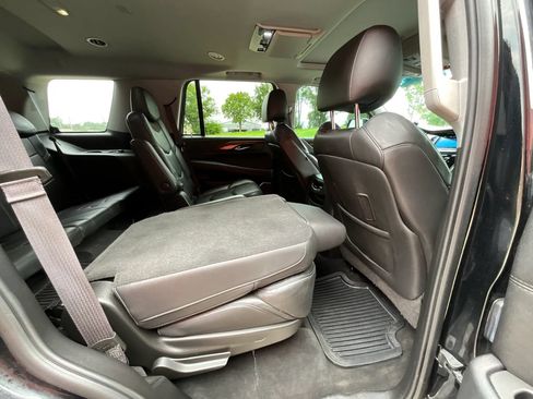 Used 2017 Cadillac Escalade Luxury AWD/4WD image 18