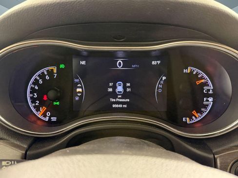 Used 2017 Jeep Grand Cherokee Limited image 17