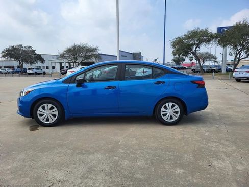 Used 2021 Nissan Versa S image 2