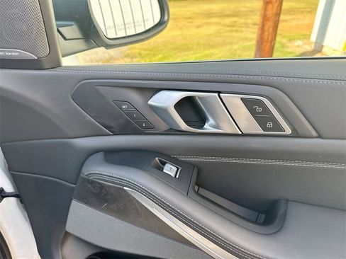 Used 2023 BMW X7 xDrive40i w/ Premium Package image 33