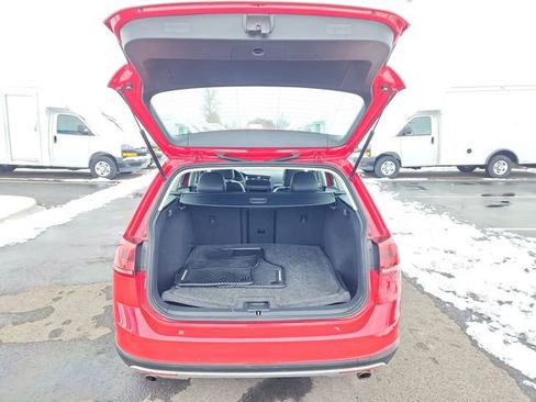 Used 2017 Volkswagen Golf Alltrack S image 29