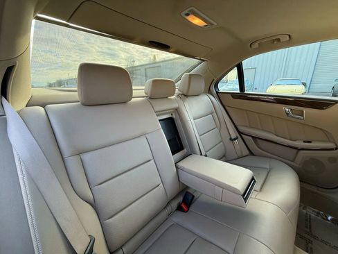 Used 2011 Mercedes-Benz E 350 E 350 4MATIC Sedan 4D image 9
