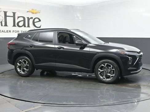 New 2026 Chevrolet Trax LT w/ Sunroof Package FWD image 27