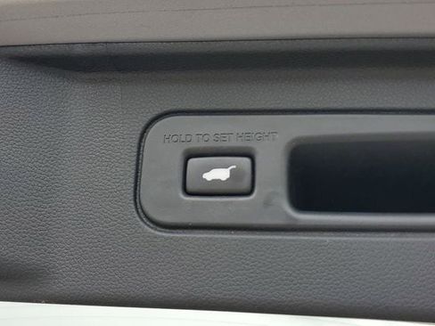 Used 2023 Honda Pilot Touring image 10