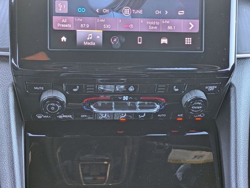 New 2025 Jeep Grand Cherokee 4WD image 14