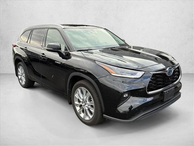 Used 2021 Toyota Highlander Limited AWD/4WD image 3