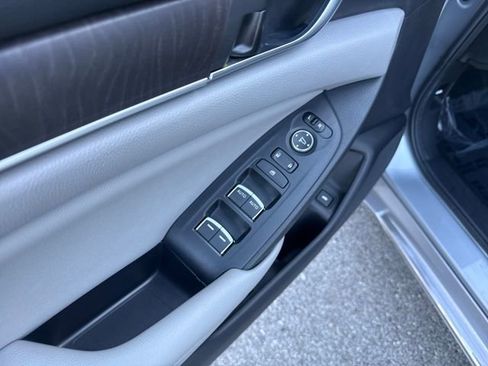 Used 2019 Honda Accord EX image 10