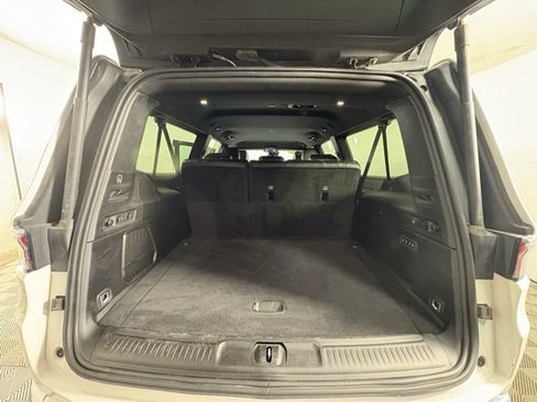 Used 2024 Jeep Wagoneer L Series II image 18