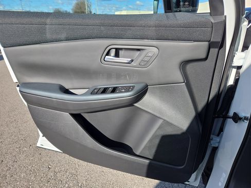 New 2026 Nissan Leaf Platinum+ image 11