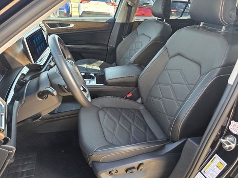 Used 2025 Volkswagen Atlas SE AWD/4WD image 13