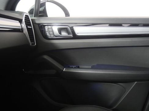 Used 2023 Porsche Cayenne image 29