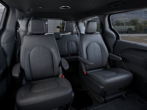 New 2027 Chrysler Pacifica Select AWD/4WD image 16