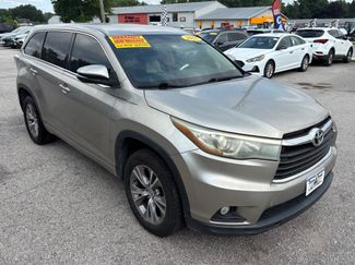 Used 2015 Toyota Highlander Plus FWD video 1