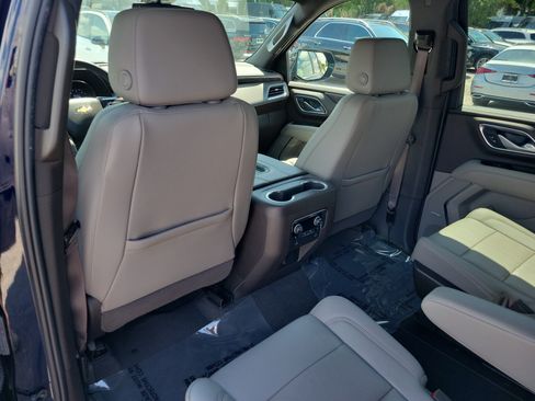 Used 2022 Chevrolet Suburban LT w/ LT Signature Plus Package RWD image 15