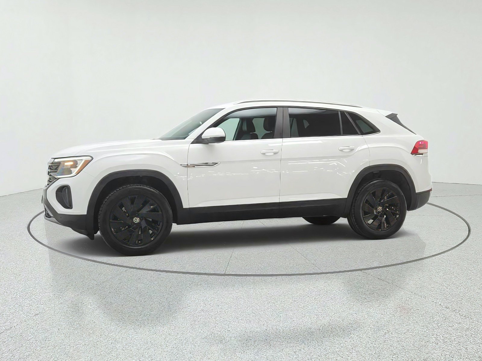 Used 2024 Volkswagen Atlas Cross Sport SE w/ Black Wheel Package FWD image 8