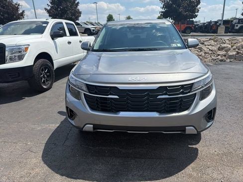 Used 2024 Kia Seltos LX AWD/4WD image 2