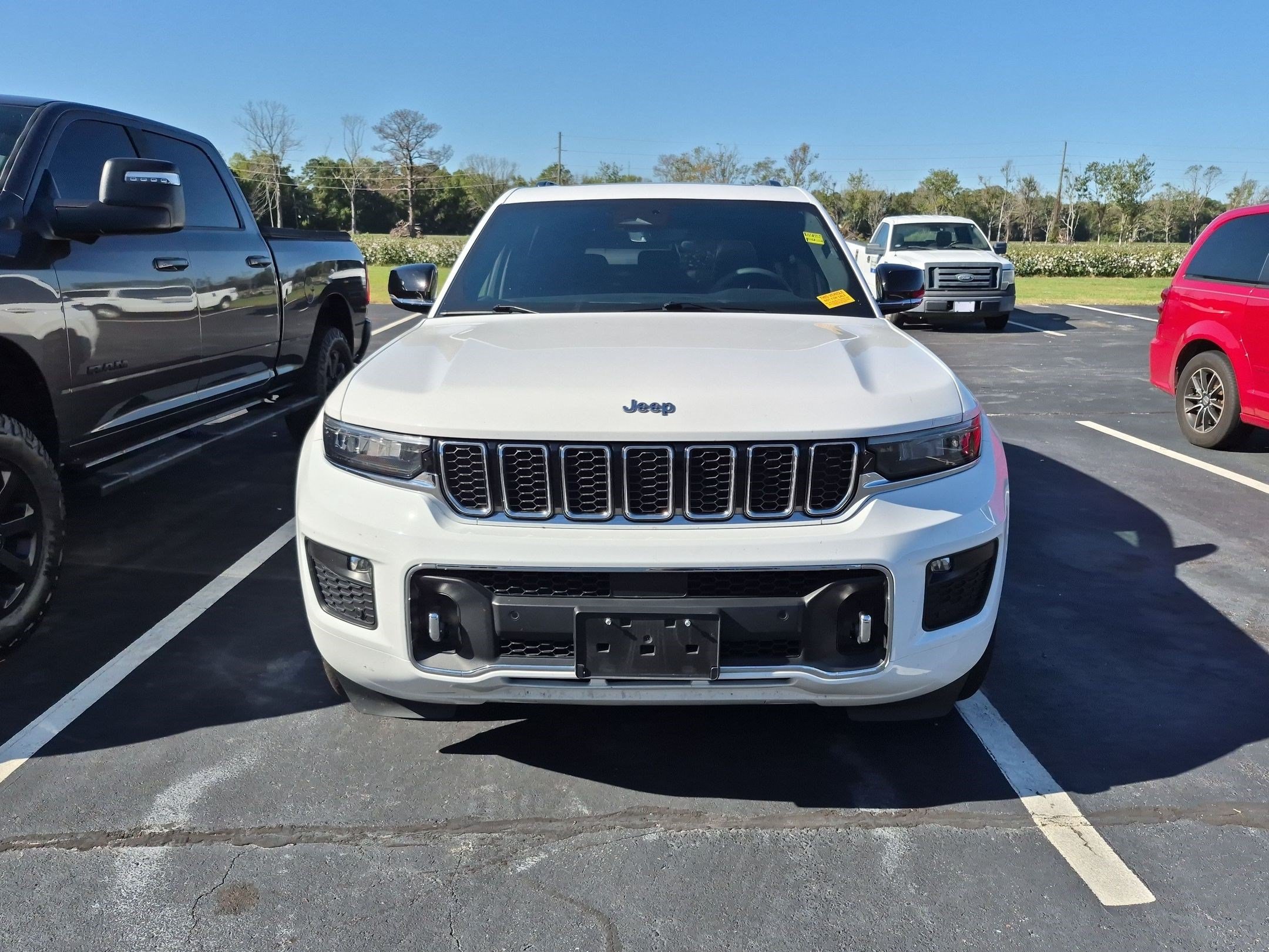 Used 2023 Jeep Grand Cherokee Overland AWD/4WD image 2