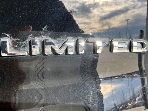 Used 2018 Ford Explorer Limited image 42