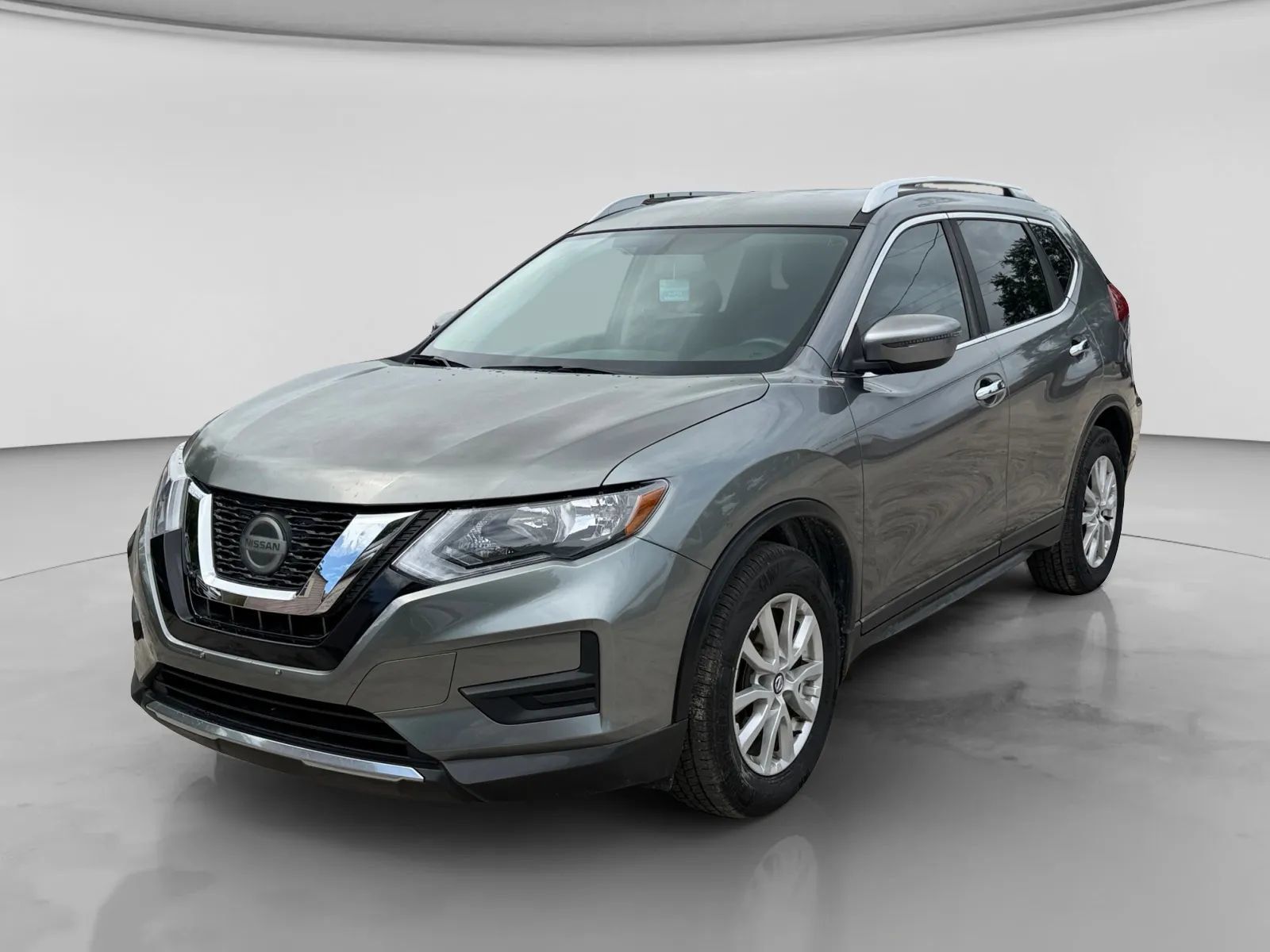 Used 2018 Nissan Rogue SV FWD image 1