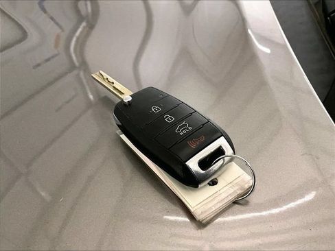 Used 2017 Kia Sorento AWD image 10