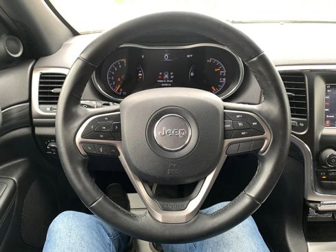 Used 2019 Jeep Grand Cherokee Laredo image 13