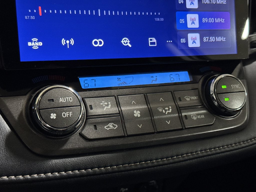 Used 2014 Toyota RAV4 XLE AWD/4WD image 16