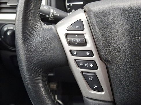 Used 2021 Nissan Titan SV w/ SV Convenience Package image 22