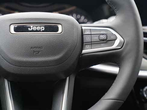 Used 2026 Jeep Compass Limited AWD/4WD image 19