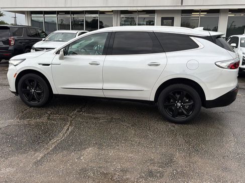 Used 2024 Buick Enclave Essence w/ Sport Touring Edition AWD/4WD image 4