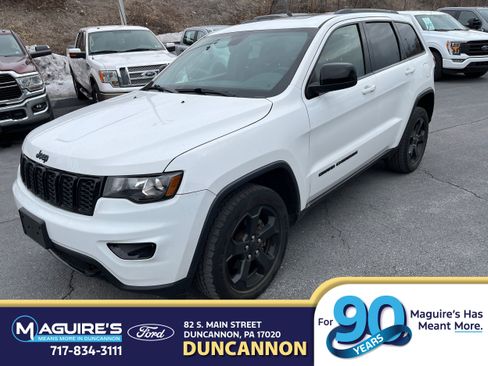 Used 2019 Jeep Grand Cherokee Laredo image 1