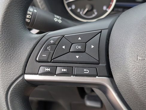 Certified 2025 Nissan Sentra SV image 21