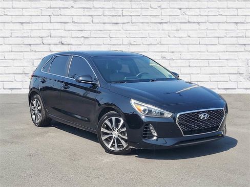 Used 2020 Hyundai Elantra GT image 1
