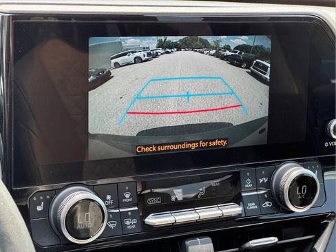 Used 2023 Toyota Highlander Bronze Edition FWD image 30