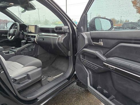 Certified 2025 Toyota Tacoma TRD Off-Road image 13