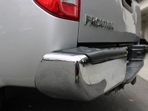 Used 2014 Nissan Frontier SV image 7