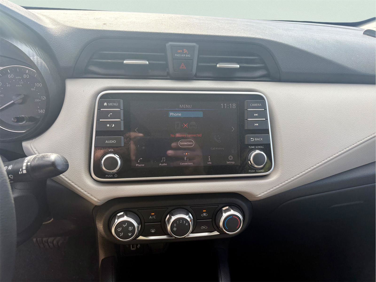 Used 2022 Nissan Versa SV FWD image 16