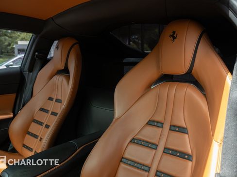 Used 2018 Ferrari 812 Superfast RWD image 2