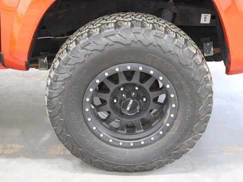 Used 2016 Toyota Tacoma TRD Sport image 31