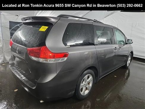 Used 2013 Toyota Sienna LE image 5