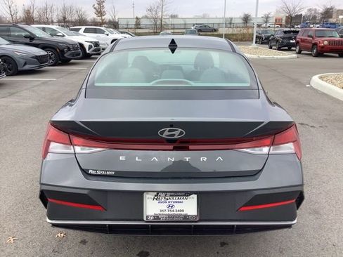 Used 2025 Hyundai Elantra SE image 6