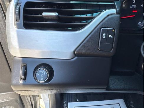 Used 2015 GMC Yukon SLE RWD image 34