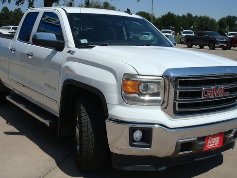 Used 2015 GMC Sierra 1500 SLT w/ Suspension Package, Off-Road image 3