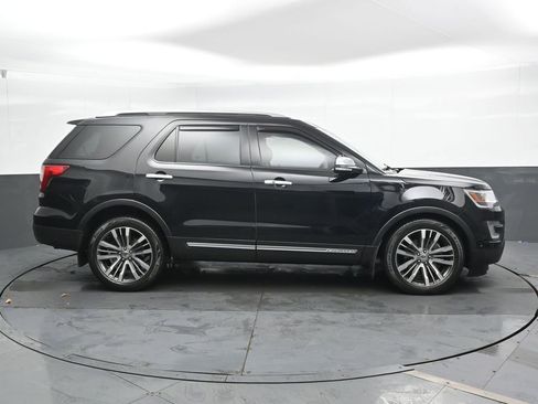 Used 2017 Ford Explorer Platinum image 4