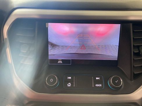 Used 2023 GMC Acadia SLT w/ LPO, Floor Liner Package FWD image 16